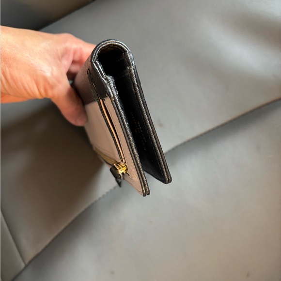 Kate Spade ♠️ Large Slim BiFold Wallet - warm beige multi EUC - Picture 5 of 6